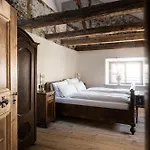 Ansitz Thierburg Apartment Merano