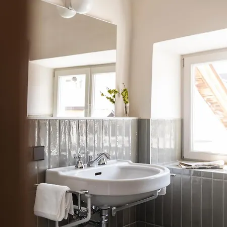 Ansitz Thierburg * Merano